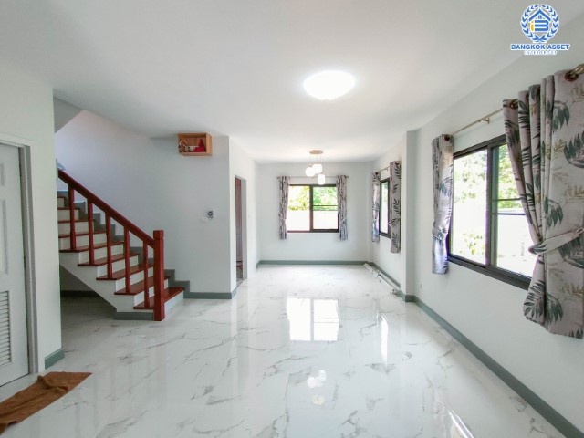 *****บ้านเดี่ยวมือสอง กรุงเทพมหานคร ม.บ้านและสวน2 กาญจนาภิเษก เนื้อที่มากถึง 122 ตร.ว. ฟังก์ชัน 4 ห้องนอน 2 ห้องน้ำ 2 ที่จอดรถ บ้านสร้างใหม่ ไม่เคยเข้าอยู่ มีความเป็นส่วนตัว บนทำเลเยี่ยม ใกล้จุดขึ้นทางด่วน "ศรีรัช" จองด่วน!